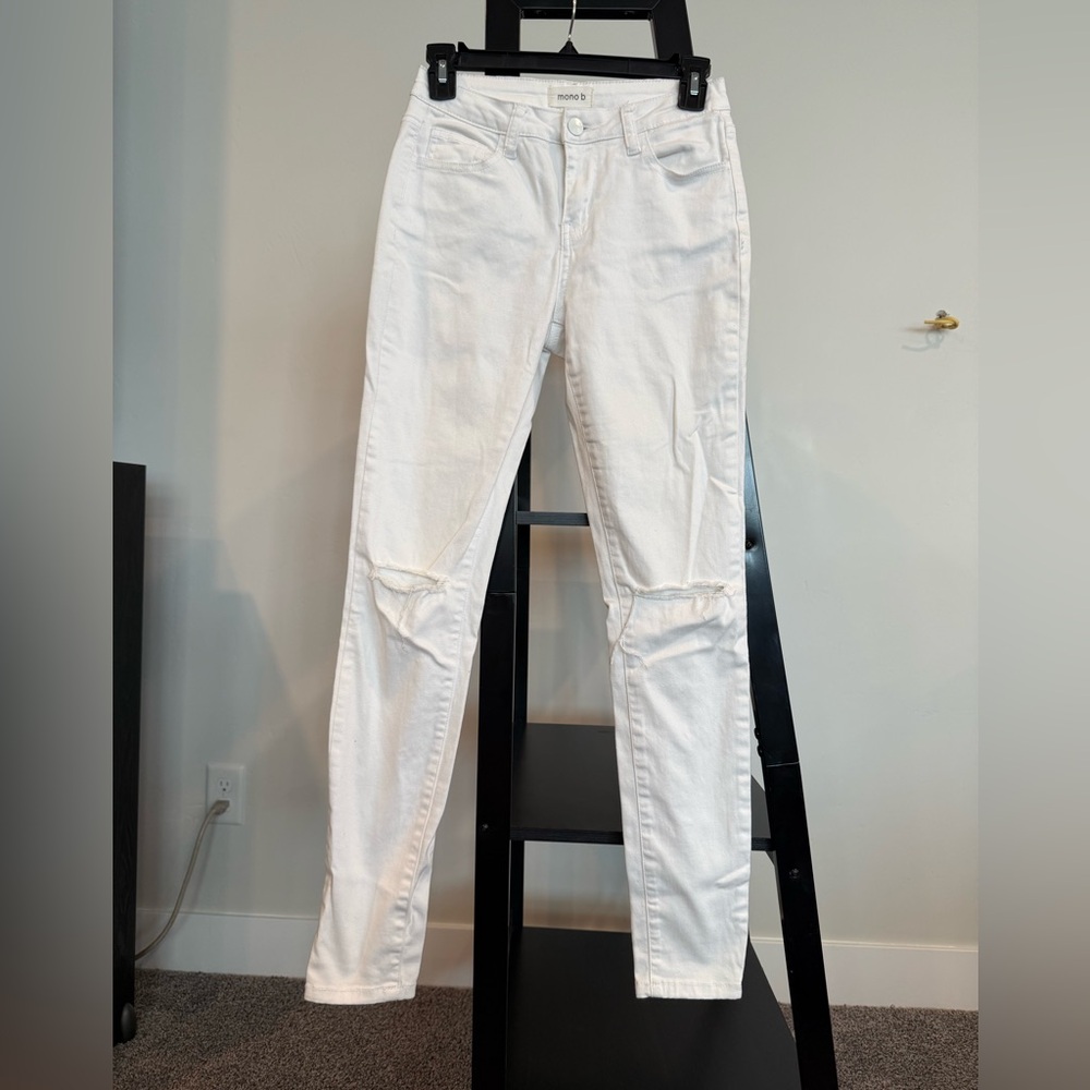 Women’s white skinny jeans, size 3/26 smoke free pet free home